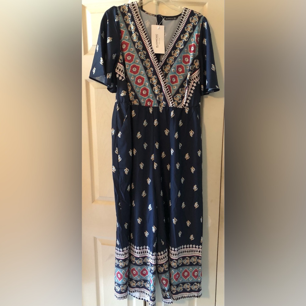 Beautiful NWT BloomChic zipper back jumpsuit 1X 14-16 cropped